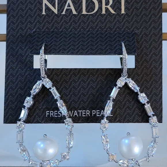 NADRI RHODIUM PLATED PEARL CHANDELIER STATEMENT EARRINGS BNWT - Picture 3 of 5